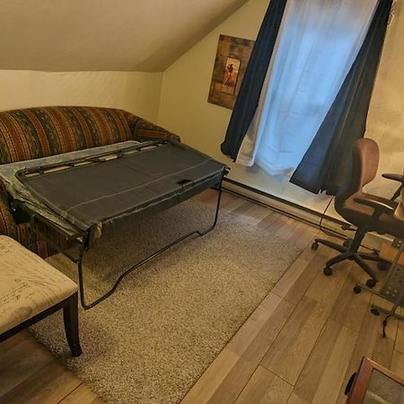 Cozy Downtown One Bedroom Free Parking Kingston Exterior photo